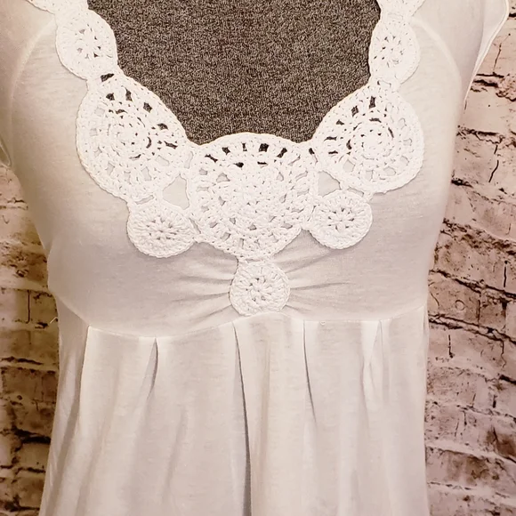 DKNY Jeans White Top Crochet Detail Back Tie - Picture 2 of 5